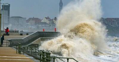 Storm Eunice - Met Office warns against taking 'unnecessary danger' of taking 'storm selfies' as Eunice approaches - manchestereveningnews.co.uk