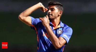 Yash Dhull - Vicky Ostwal 'not sure' of getting a chance in Delhi Capitals XI but ready to learn - timesofindia.indiatimes.com - India -  Delhi