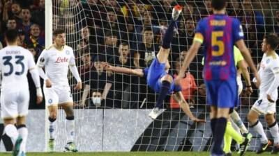 Torres penalty rescues Barca in Europa
