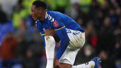 Yerry Mina will not require surgery on thigh injury but faces prolonged absence