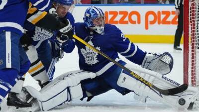 Matthews' 33rd goal, Campbell's 45 saves power Leafs past Penguins