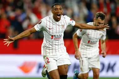 Anthony Martial - Jadon Sancho - Lucas Ocampos - Julen Lopetegui - Ivan Rakitic - Dominik Livakovic - 'I Can't Wait To See Him Back At My Club!' - Manchester United Fans React After Anthony Martial Scores His First Goal For Sevilla - sportbible.com - Manchester - France - Croatia - Spain -  Sancho -  Zagreb