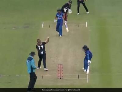 Harmanpreet Kaur - Mithali Raj - Watch: Harmanpreet Kaur's Bizarre Run Out In New Zealand Women vs India Women 3rd ODI - sports.ndtv.com - France - New Zealand - India -  Queenstown