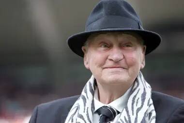 Sir Bobby Robson's Final Public Appearance At St James' Park Was Emotional And Beautiful Spectacle - sportbible.com - Britain - county Hall -  Ipswich