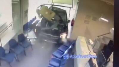 Un coche se empotra contra la sala de espera de un centro médico en Madrid - en.as.com - Manchester - Madrid