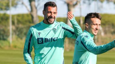 Negredo, sobre el VAR: "Todo el mundo lo ve, menos los que están dentro"