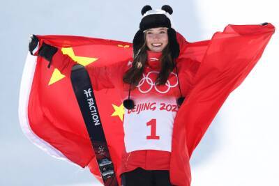 Eileen Gu: Who is the teenager making history at the Winter Olympics?