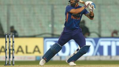 India vs West Indies 2nd T20I: Virat Kohli Reaches Fifty With A Six And Is Clean Bowled After That
