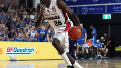 Hawks blow away struggling Taipans in NBL - 7news.com.au