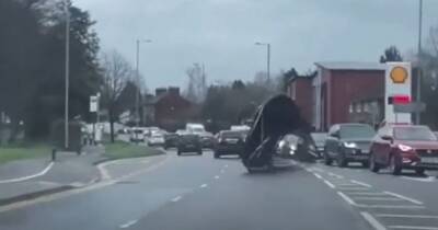 Storm Eunice - Watch as Storm Eunice sends TRAMPOLINE flying down the road in gale force winds - manchestereveningnews.co.uk - Manchester
