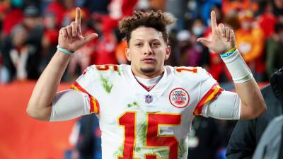 Chiefs' Patrick Mahomes brushes off report on family: 'Making stuff up'