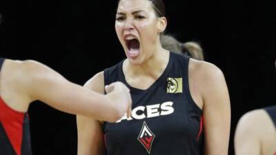 Liz Cambage signs for Los Angeles Sparks