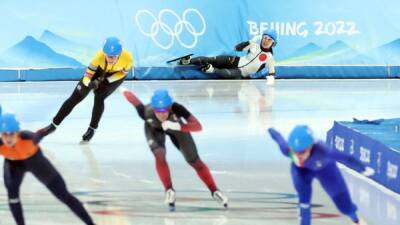 Speed skating-Second tumble ends defending champion Takagi's Olympic dream