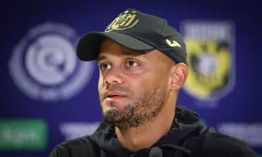 Joshua Zirkzee - Vincent Kompany Launches Expletive-Ridden Dressing Room Rant At His Anderlecht Players After Costly Draw - sportbible.com - Manchester - Belgium