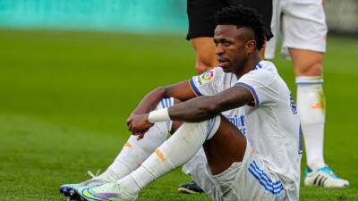 Santiago Bernabéu - Vinicius se frena en seco - en.as.com -  Santiago