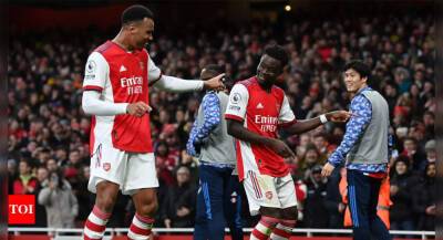 Emile Smith-Rowe and Bukayo Saka goals keep Arsenal in top four hunt