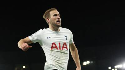 Kane sinks Man City to open up title race