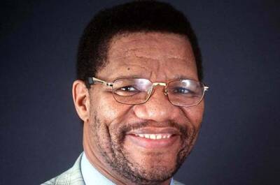 Former sports minister Balfour praises the late Dumile Mateza: He brought stability to boxing - news24.com - Britain - South Africa -  Johannesburg