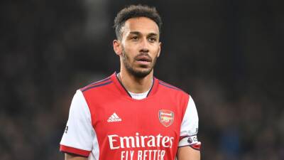 Barcelona sign Arsenal's Pierre-Emerick Aubameyang on free transfer - espn.com