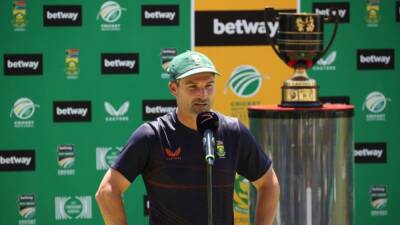 Mark Boucher - Enoch Nkwe - South Africa skipper Elgar gives backing to coach Boucher - channelnewsasia.com - South Africa - New Zealand -  Cape Town - Bangladesh