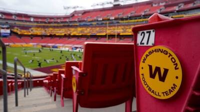 Dan Snyder - Ron Rivera - Washington's NFL team unveils new name as Commanders - cbc.ca - Usa - Washington -  Washington - county Major