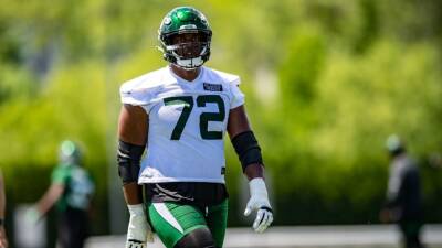 New York Jets OL Cameron Clark ending football career due to risk of paralysis, agent says - espn.com - New York - state New Jersey - state Alabama - parish Cameron - county Mobile -  Charlotte - county Park