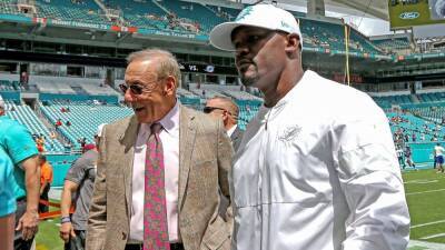 Brian Flores - Denver Broncos - Stephen Ross - Brian Flores -- 'Trust was lost' with Miami Dolphins after $100,000-per-loss tanking offer from owner - espn.com - county Miami - New York