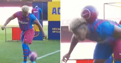 Adama Traore absolutely smashed the famous skill challenge during his Barcelona presentation - msn.com - Spain