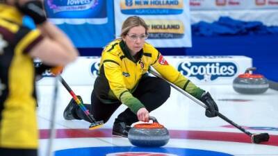 McCarville knocks Crawford from ranks of unbeaten at Scotties - cbc.ca