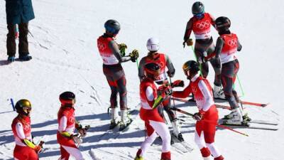 Alpine skiing-Austria win gold in mixed team parallel