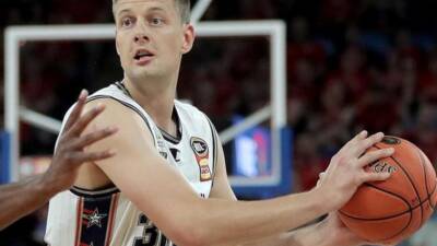 Coach's spray helps 36ers to NBL win