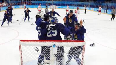 Ice hockey-Golden Finnish as Russians fail to retain title