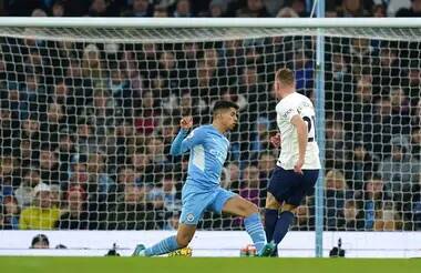 Harry Kane - Craig Pawson - Footage Of Fourth Official's Reaction To Harry Kane's Late Winner Has Got People Talking - sportbible.com - Italy