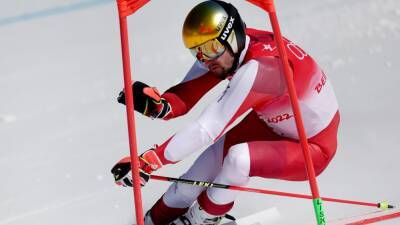 Johannes Strolz races with one ski pole but Austria still win gold in the mixed team parallel final