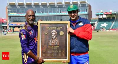 Vivian Richards - Wasim Akram - Javed Miandad - Wasim Akram inducted into PCB Hall of Fame - timesofindia.indiatimes.com - Pakistan - county Kings