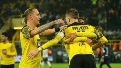 Reus gets two goals, three assists as Dortmund trounce Gladbach