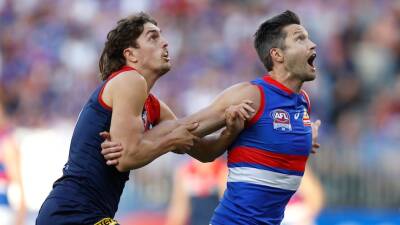 AFL vows to 'play on' through potential COVID-19 disruptions in 2022 season