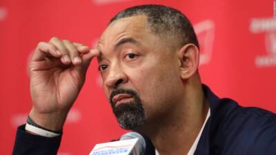Michigan head coach Juwan Howard throws punch at end of college basketball game - edition.cnn.com - state Wisconsin - state Michigan