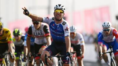 Mark Cavendish hailed his teammates after pipping Jasper Philipsen to take the second stage of the UAE Tour