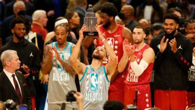 Dazzled by greats, Stephen Curry shines to win All-Star MVP in Cleveland