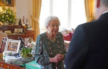 The Queen Is NOT A 'Secret' West Ham Fan As She 'Privately' Supports Another Premier League Team