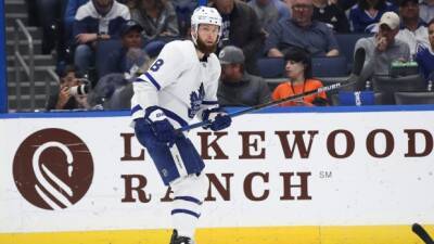 Leafs' Muzzin leaves game after collision - tsn.ca