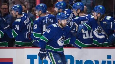 Elias Pettersson - Bruce Boudreau - Bo Horvat - Mark Giordano - Canucks score 4 unanswered to rally past Kraken, make return to win column - cbc.ca -  Seattle -  Vancouver