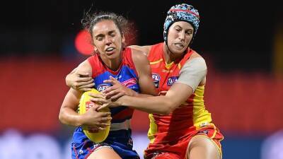 Western Bulldogs claw their way back to draw with Gold Coast Suns in AFLW cliffhanger