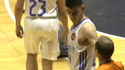 Sale a la luz la charla entre Deck y el árbitro en la jugada clave de la final de Copa - en.as.com - Madrid - Jordan