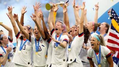 Megan Rapinoe - Alex Morgan - US women's national team reach agreement with US soccer over equal pay - bbc.com - Usa