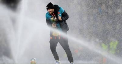 Watch: Chilwell soaked by sprinklers as Chelsea players parade Club World Cup trophy