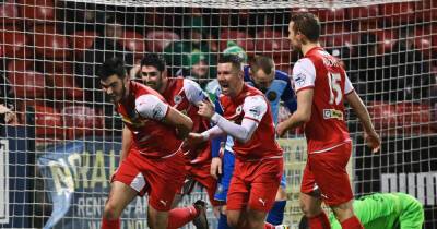 Cliftonville close gap at the top despite Stephen McMullan's heroics - msn.com