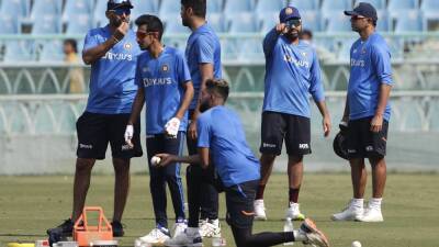 Virat Kohli - Rishabh Pant - Newly-crowned world No 1 India train for T20 series vs Sri Lanka - in pictures - thenationalnews.com - Australia - India - Sri Lanka -  Sanju