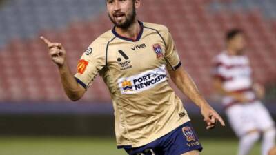 Jets' second-half surge sinks Wanderers